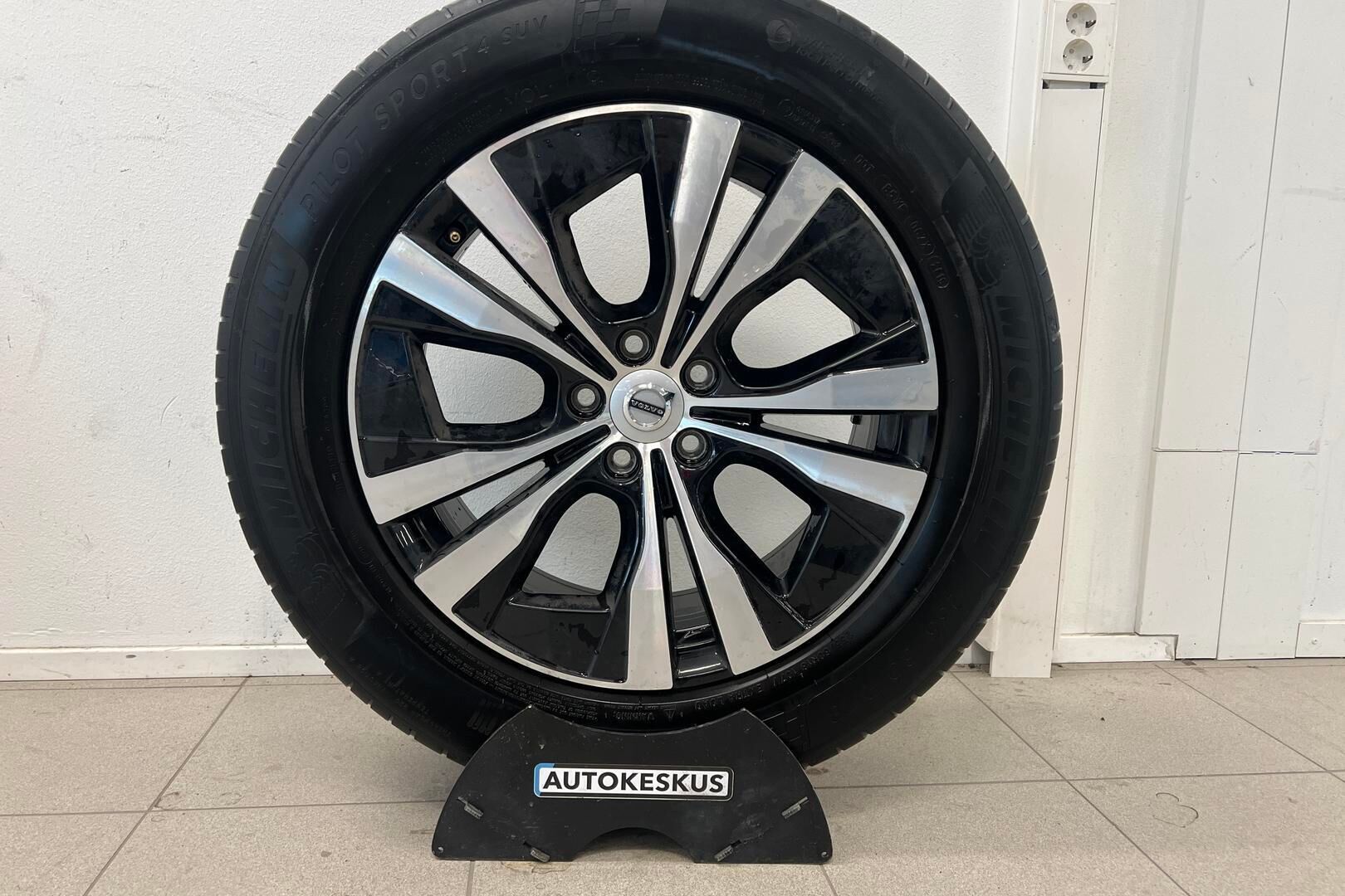 Volvo XC60 iso kuva 21