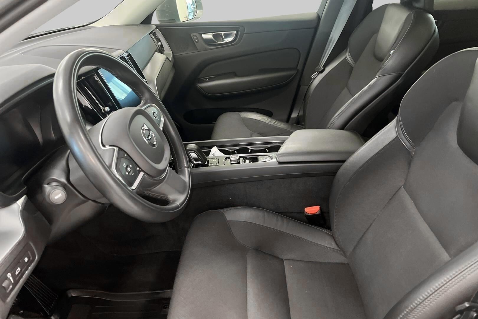 Volvo XC60 iso kuva 8