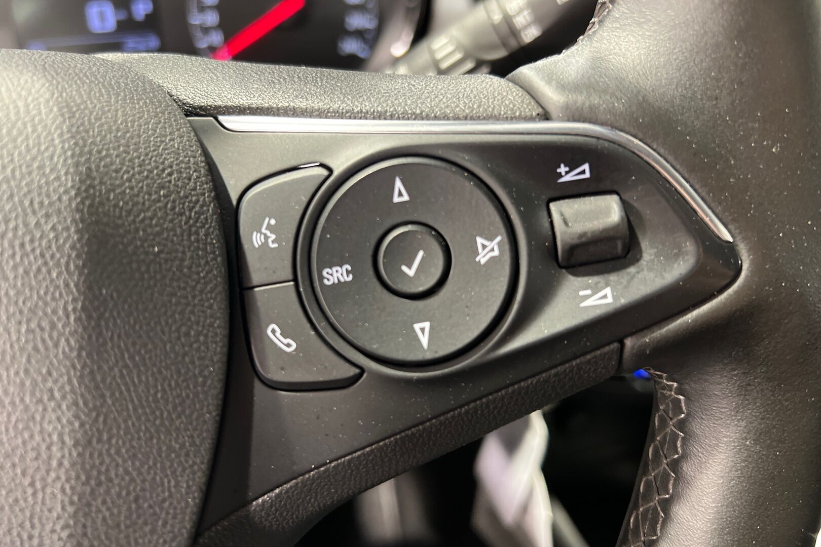 Opel Crossland X iso kuva 11