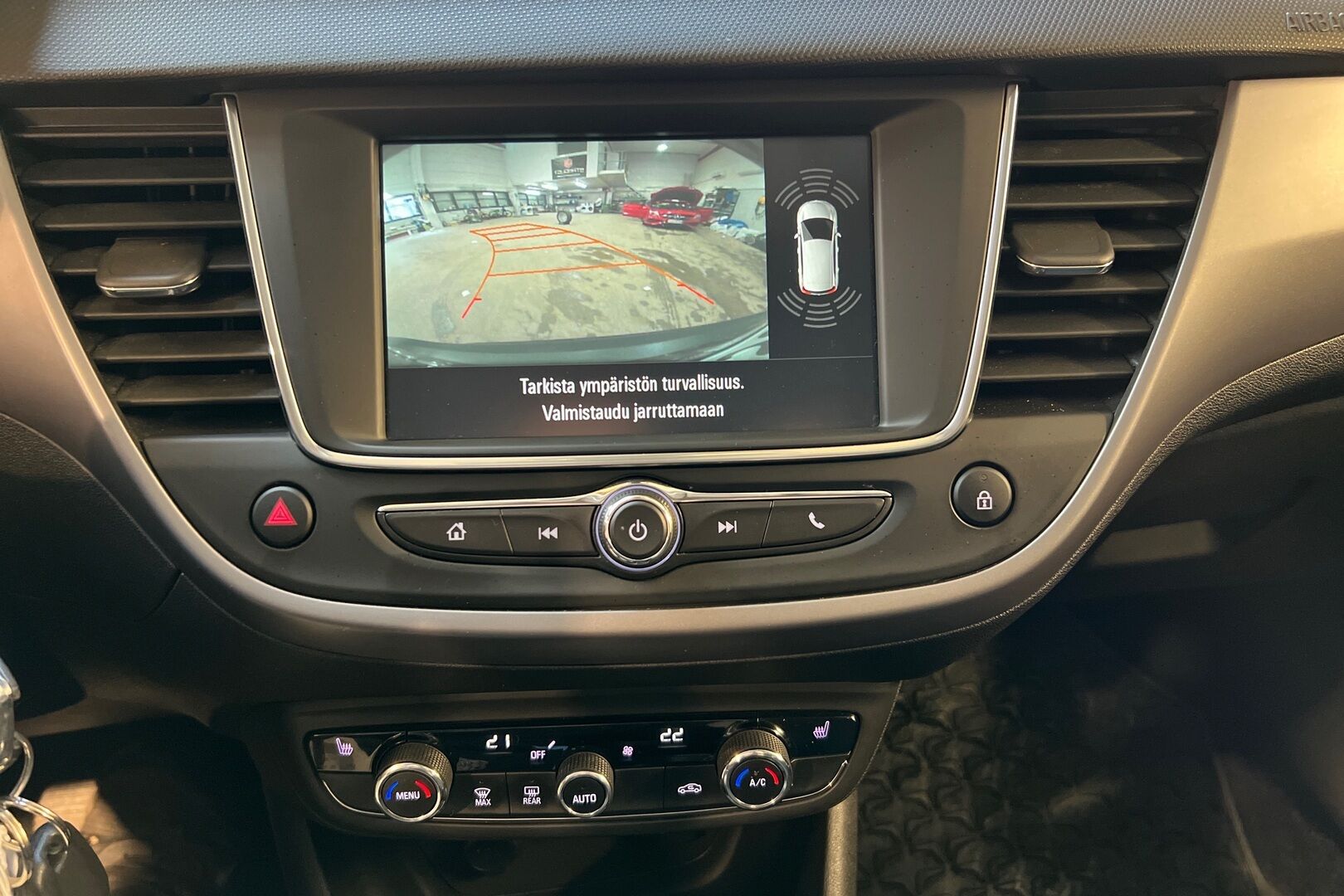 Opel Crossland X iso kuva 15
