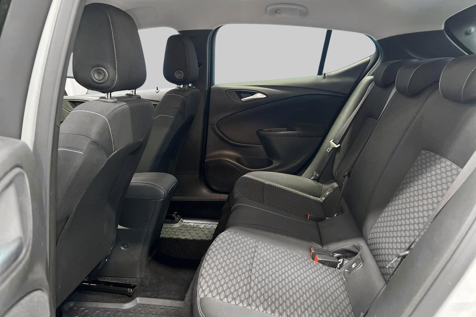 Opel Astra iso kuva 8