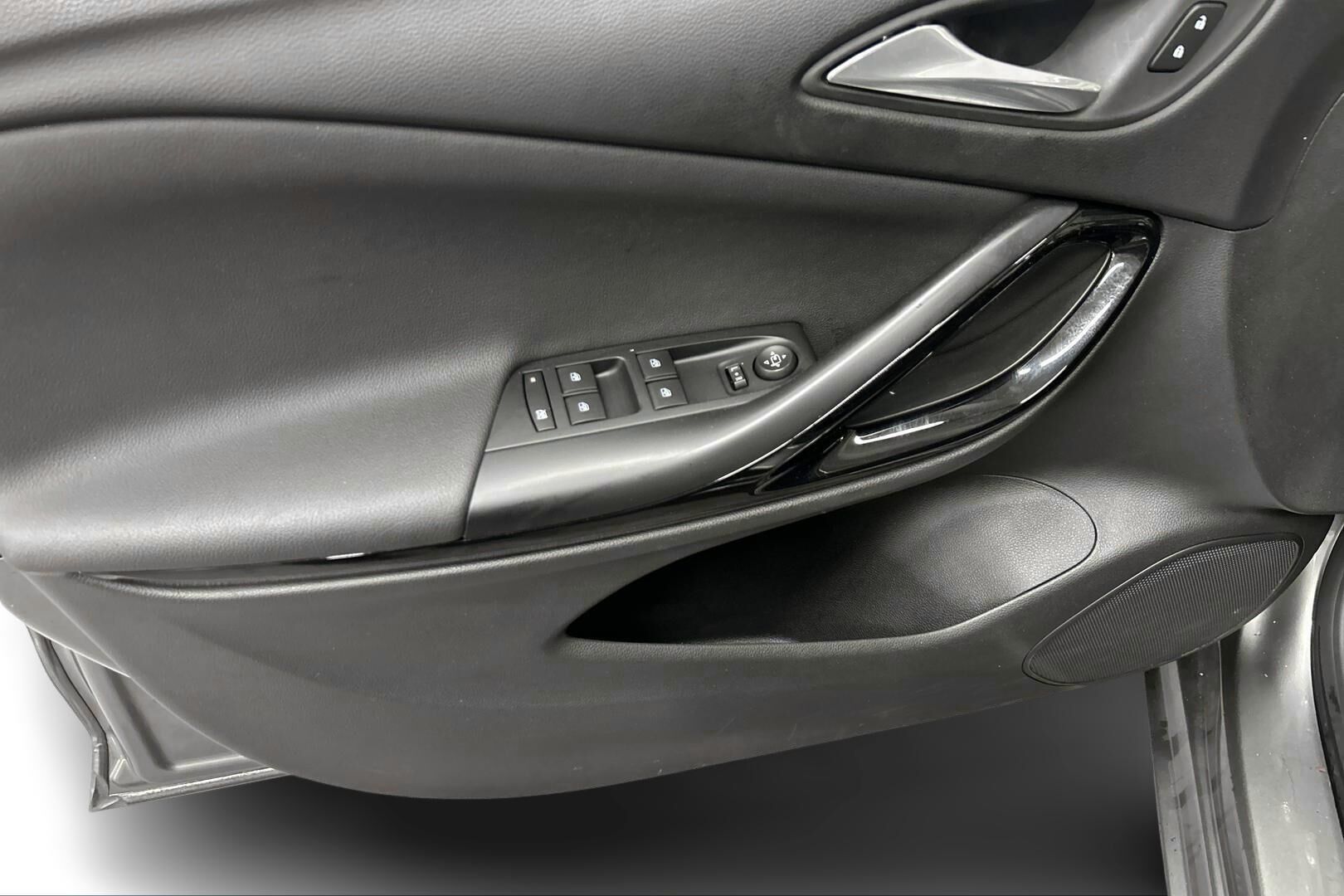 Opel Astra iso kuva 13