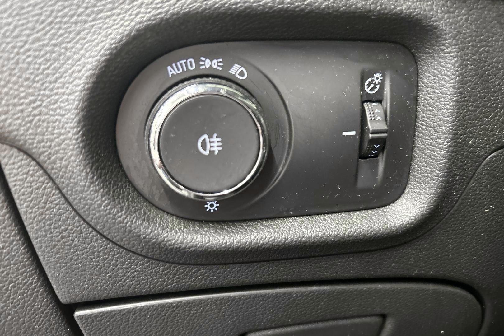 Opel Astra iso kuva 15