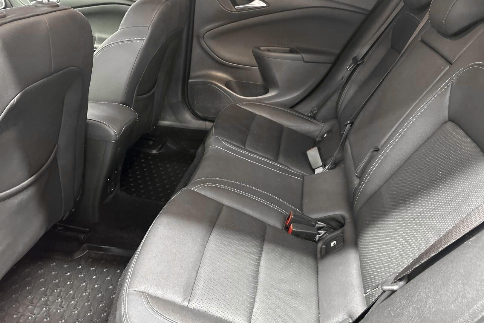 Opel Astra iso kuva 9