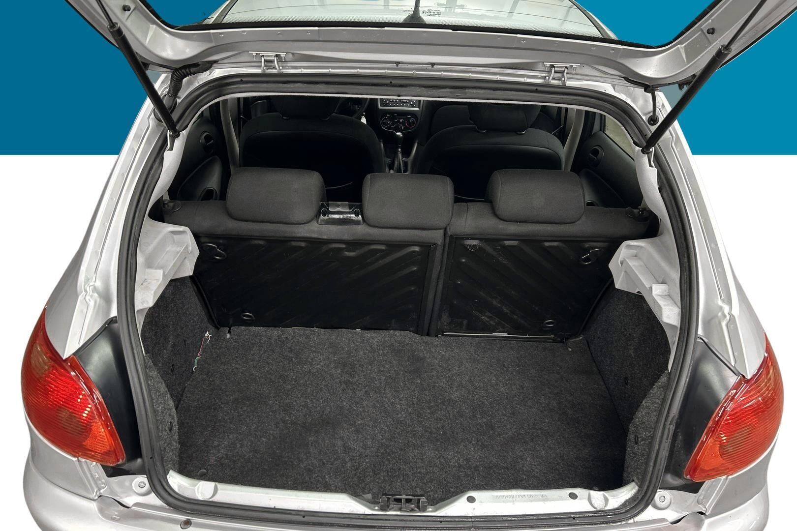 Peugeot 206 iso kuva 11