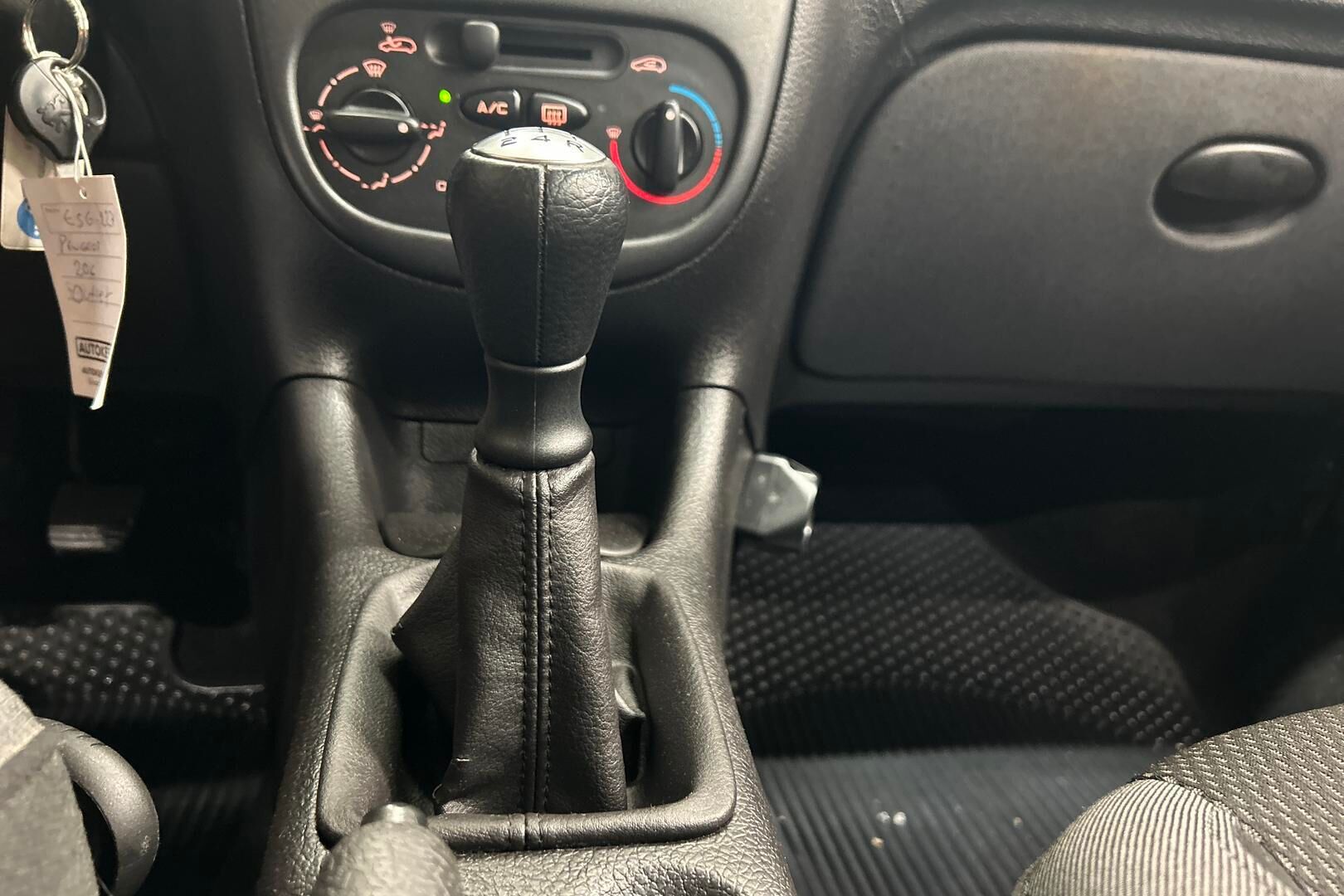 Peugeot 206 iso kuva 16