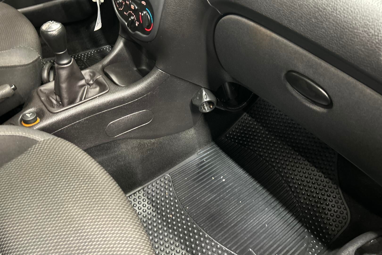 Peugeot 206 iso kuva 21