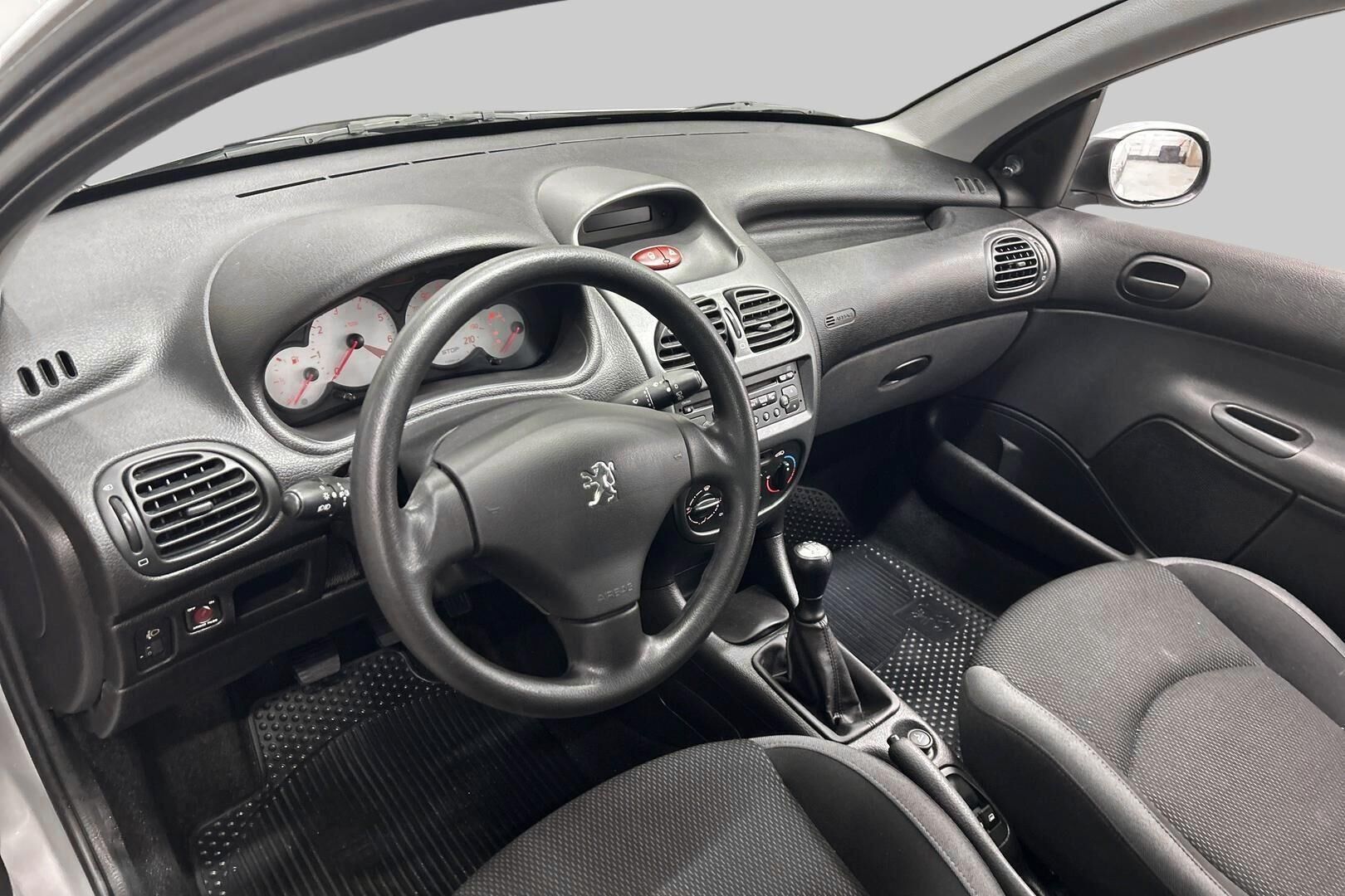 Peugeot 206 iso kuva 8