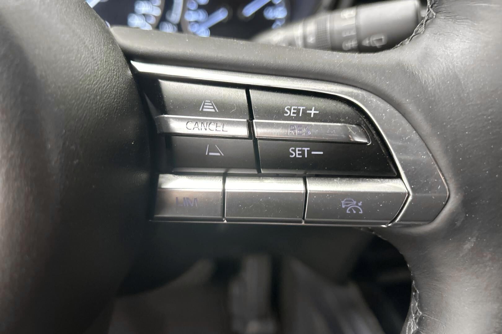 Mazda CX-30 iso kuva 16