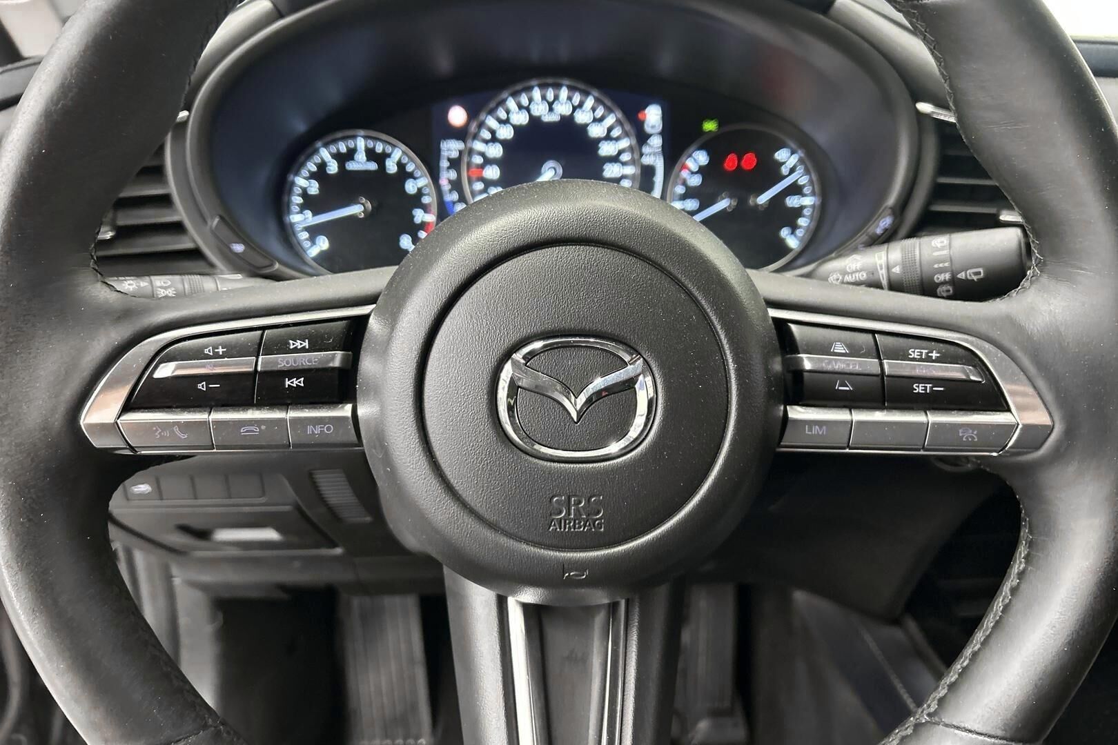 Mazda CX-30 iso kuva 18