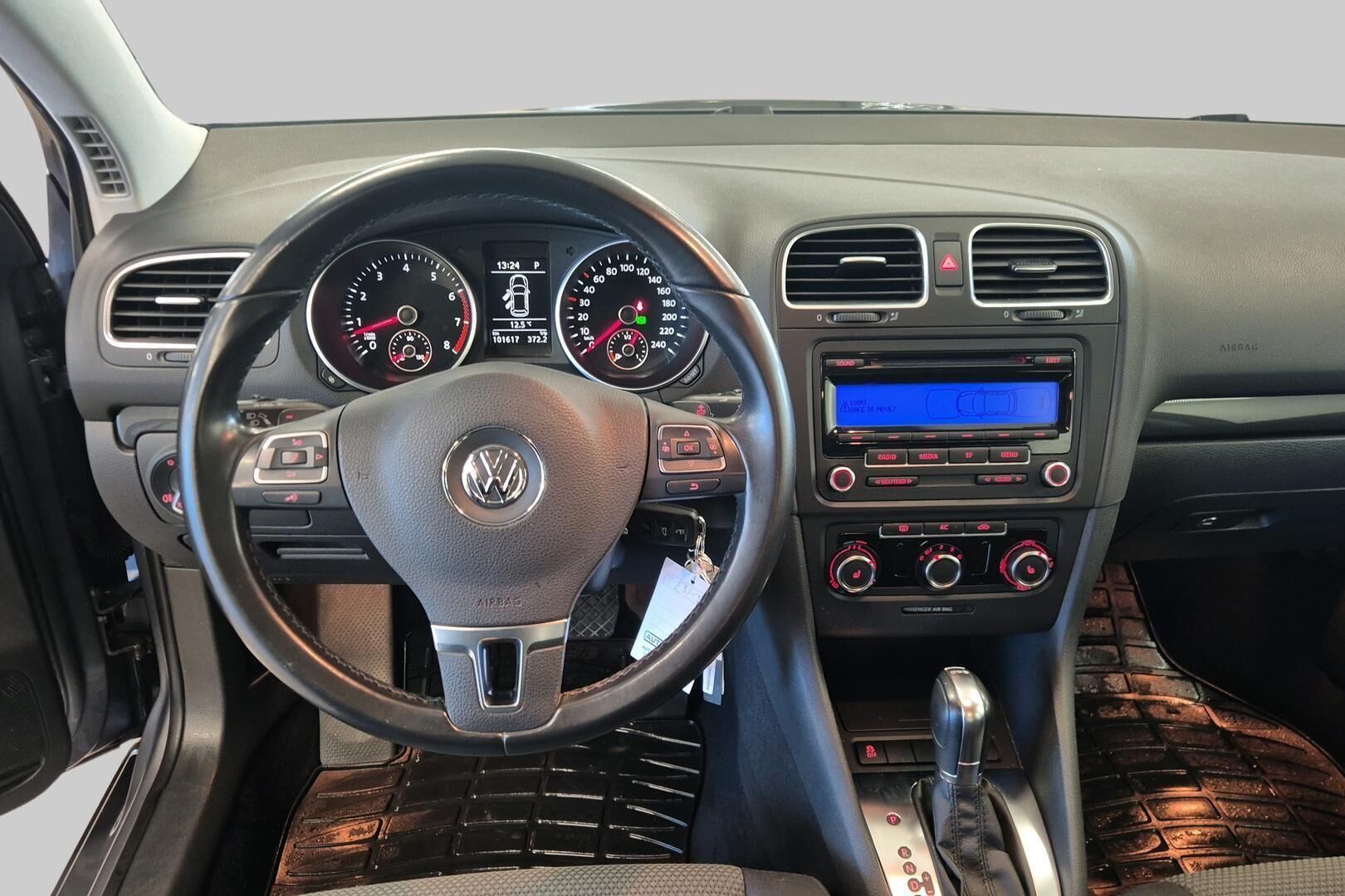 Volkswagen Golf iso kuva 11