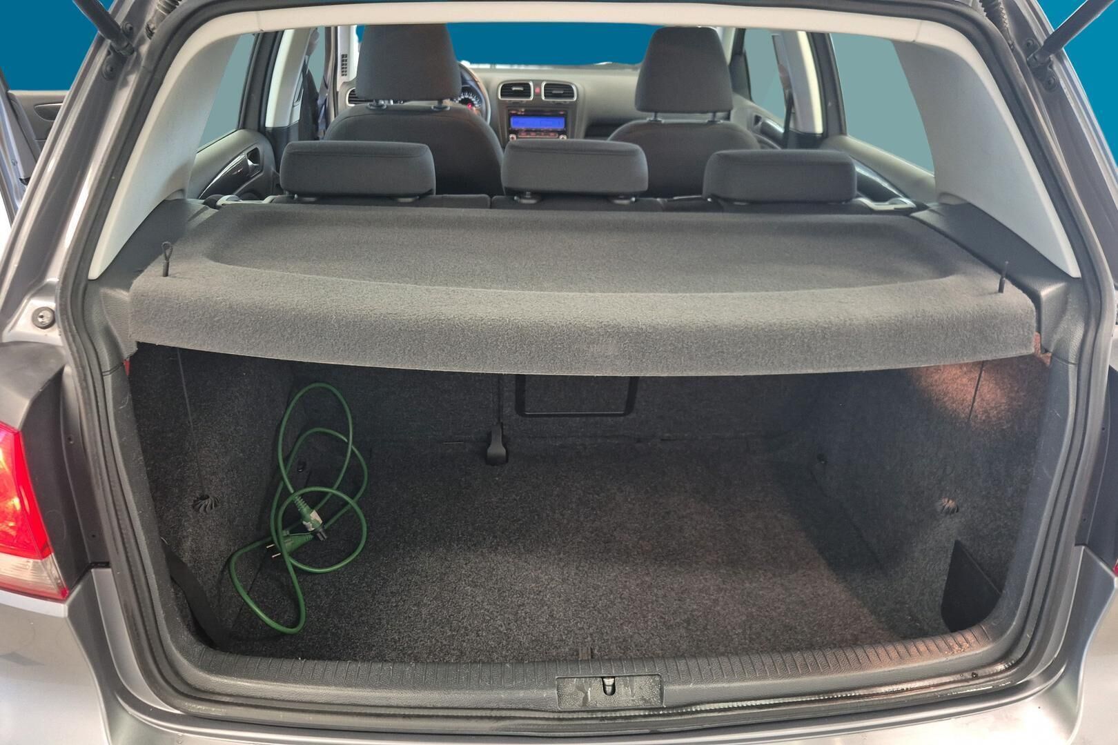Volkswagen Golf iso kuva 12