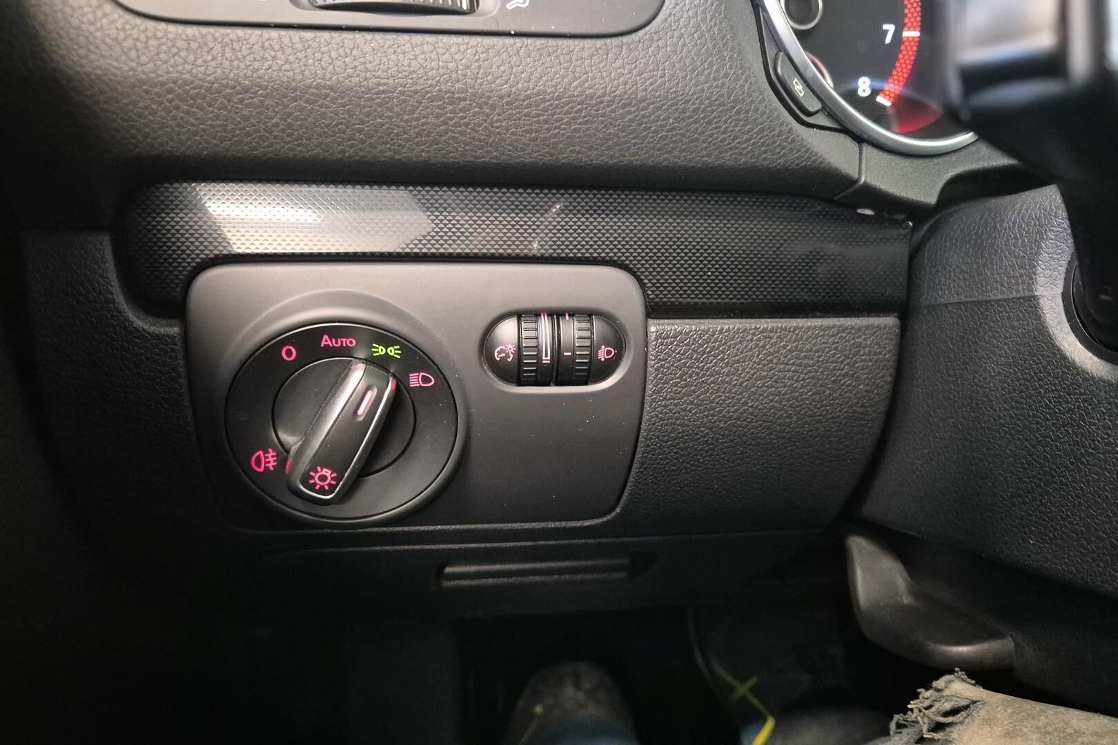 Volkswagen Golf iso kuva 21