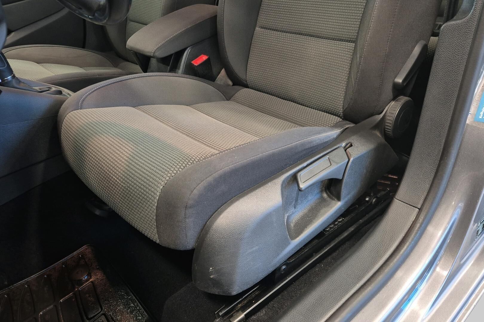 Volkswagen Golf iso kuva 22