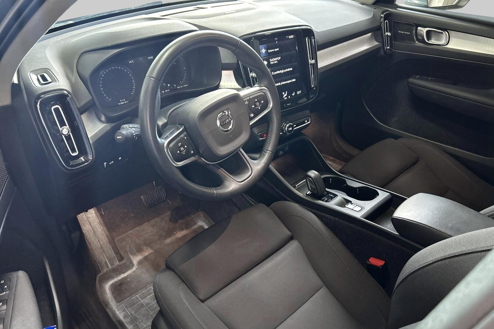 Volvo XC40 iso kuva 2