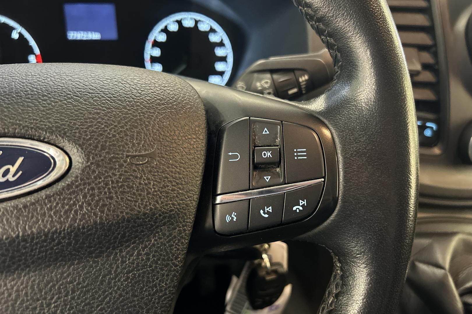 Ford Transit Custom iso kuva 15