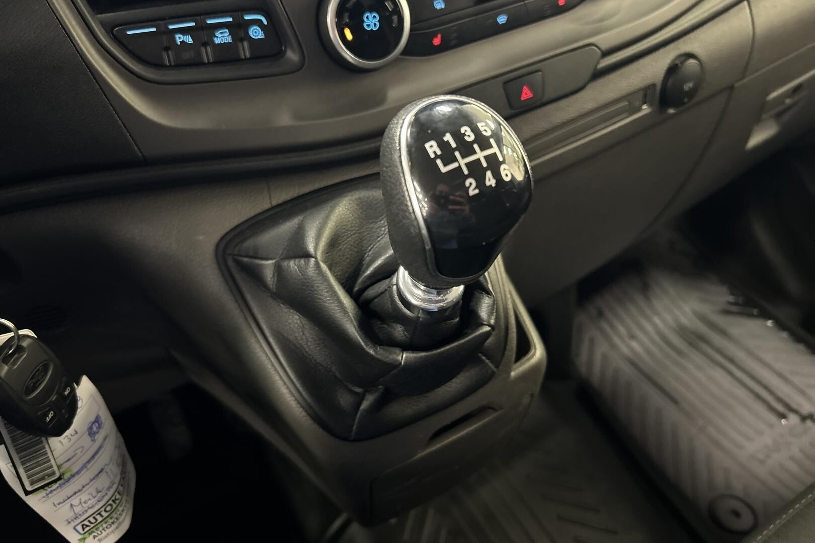 Ford Transit Custom iso kuva 26