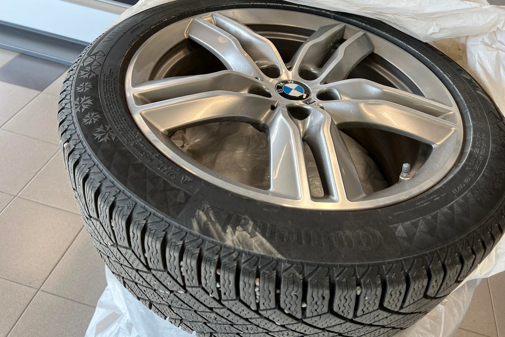 BMW X1 iso kuva 14