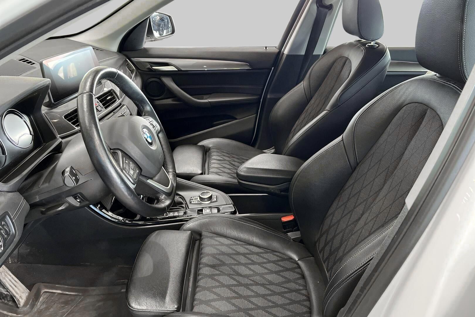 BMW X1 iso kuva 8