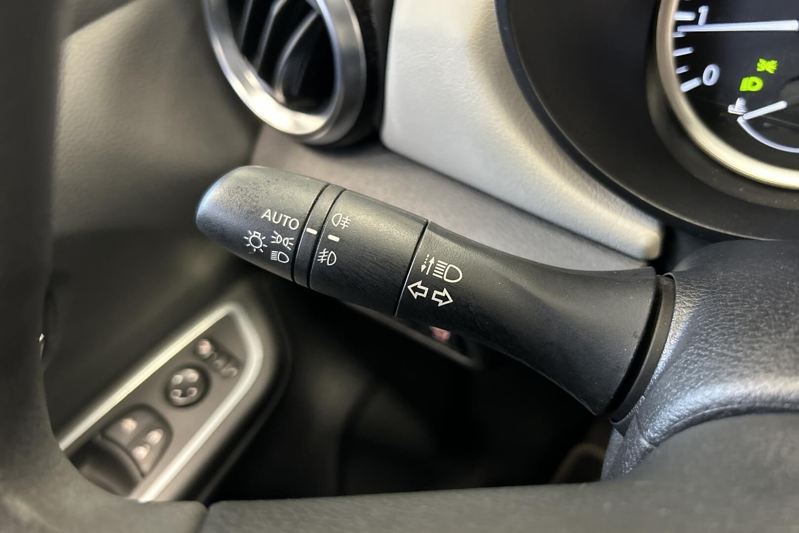 NISSAN Micra iso kuva 18