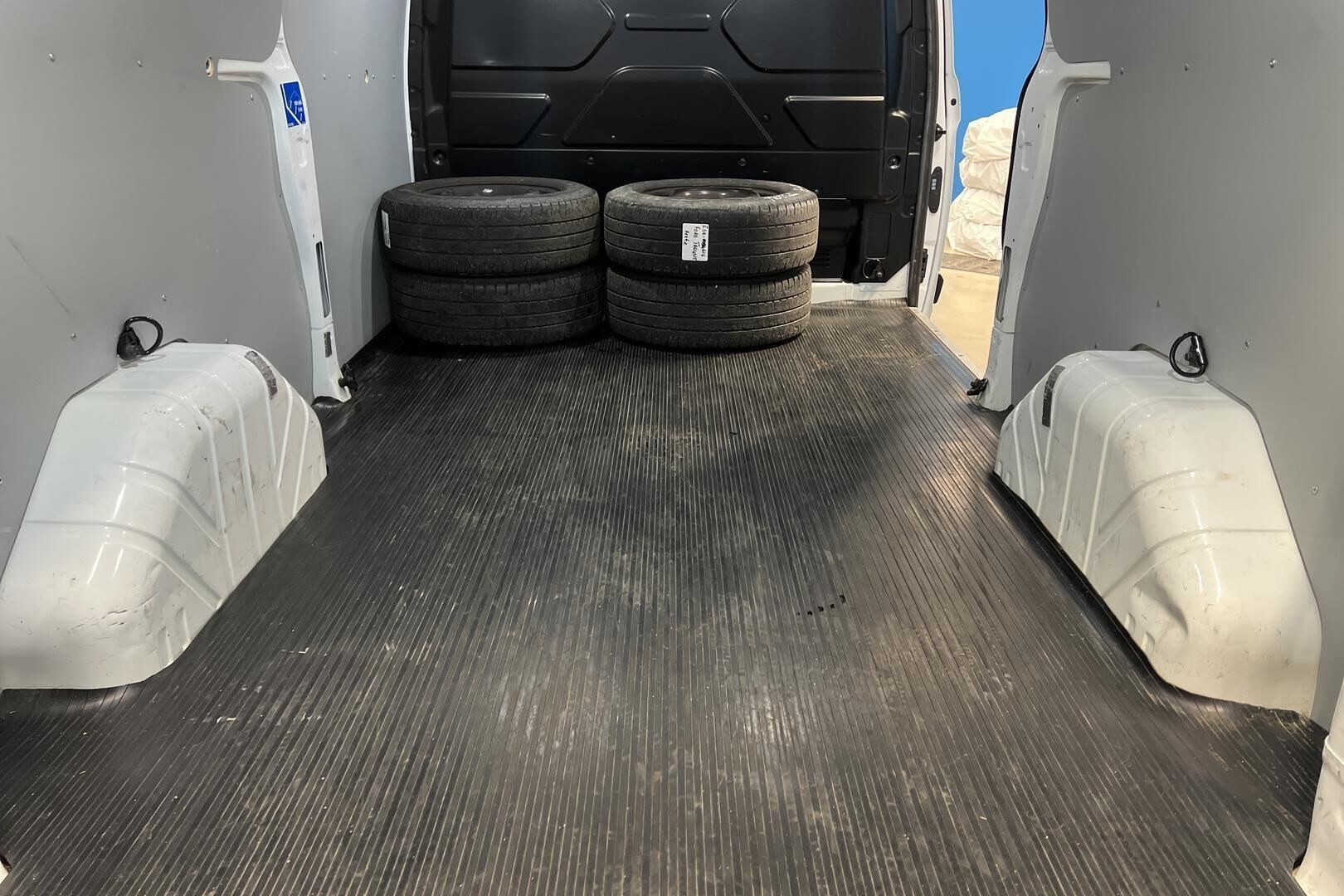 Ford Transit Custom iso kuva 12