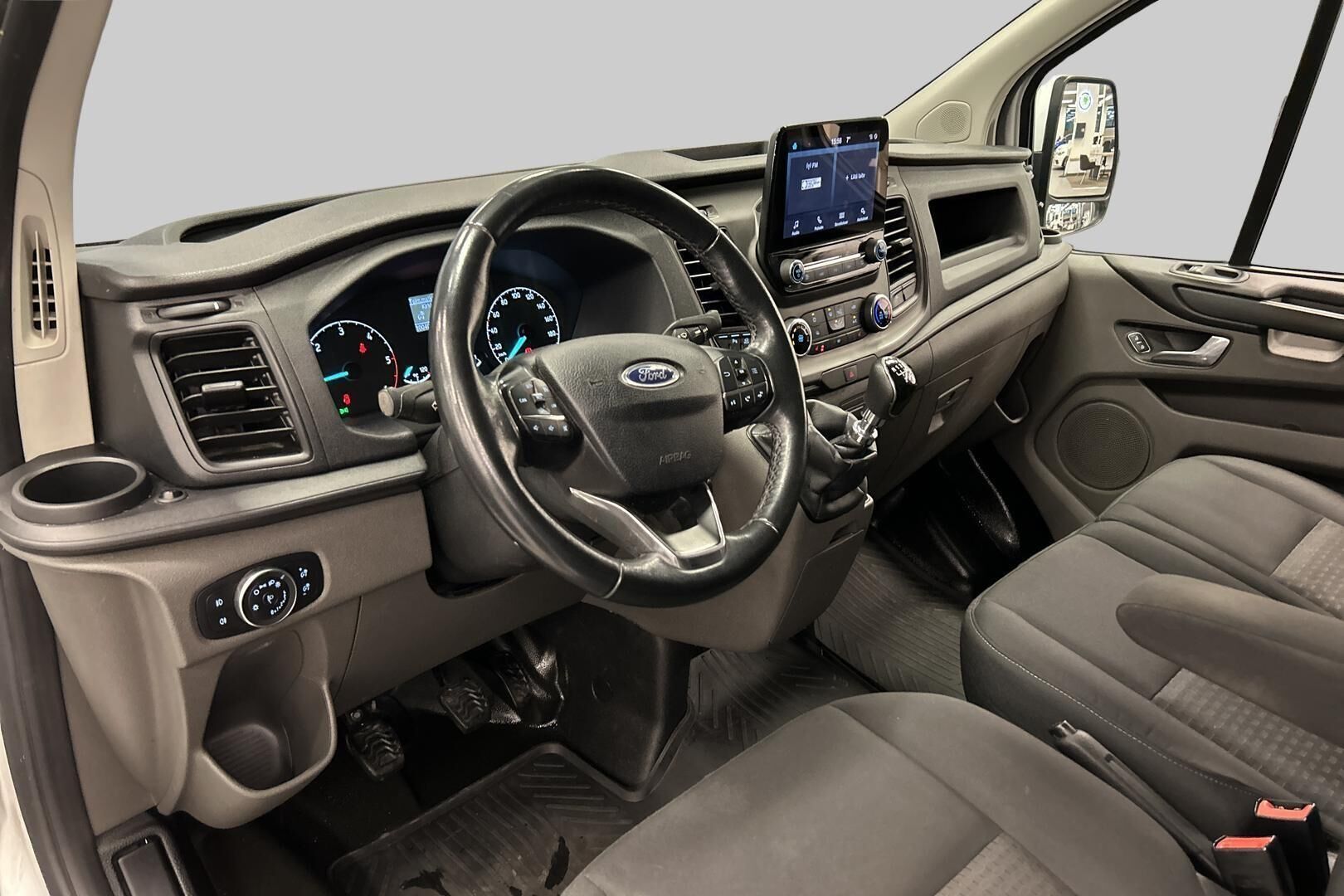 Ford Transit Custom iso kuva 8