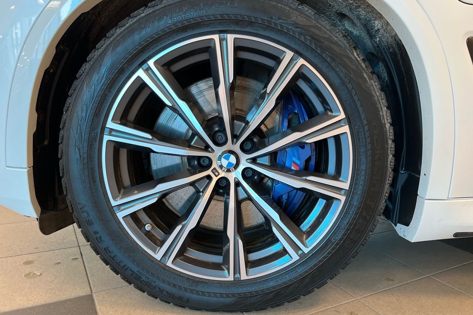 BMW X5 iso kuva 10