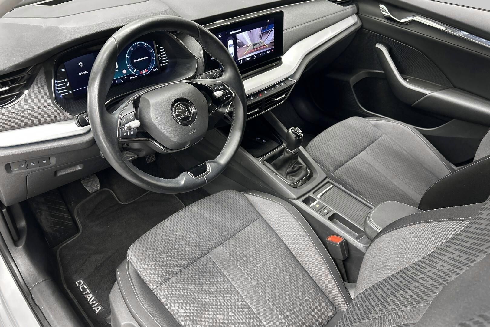 Skoda Octavia iso kuva 10