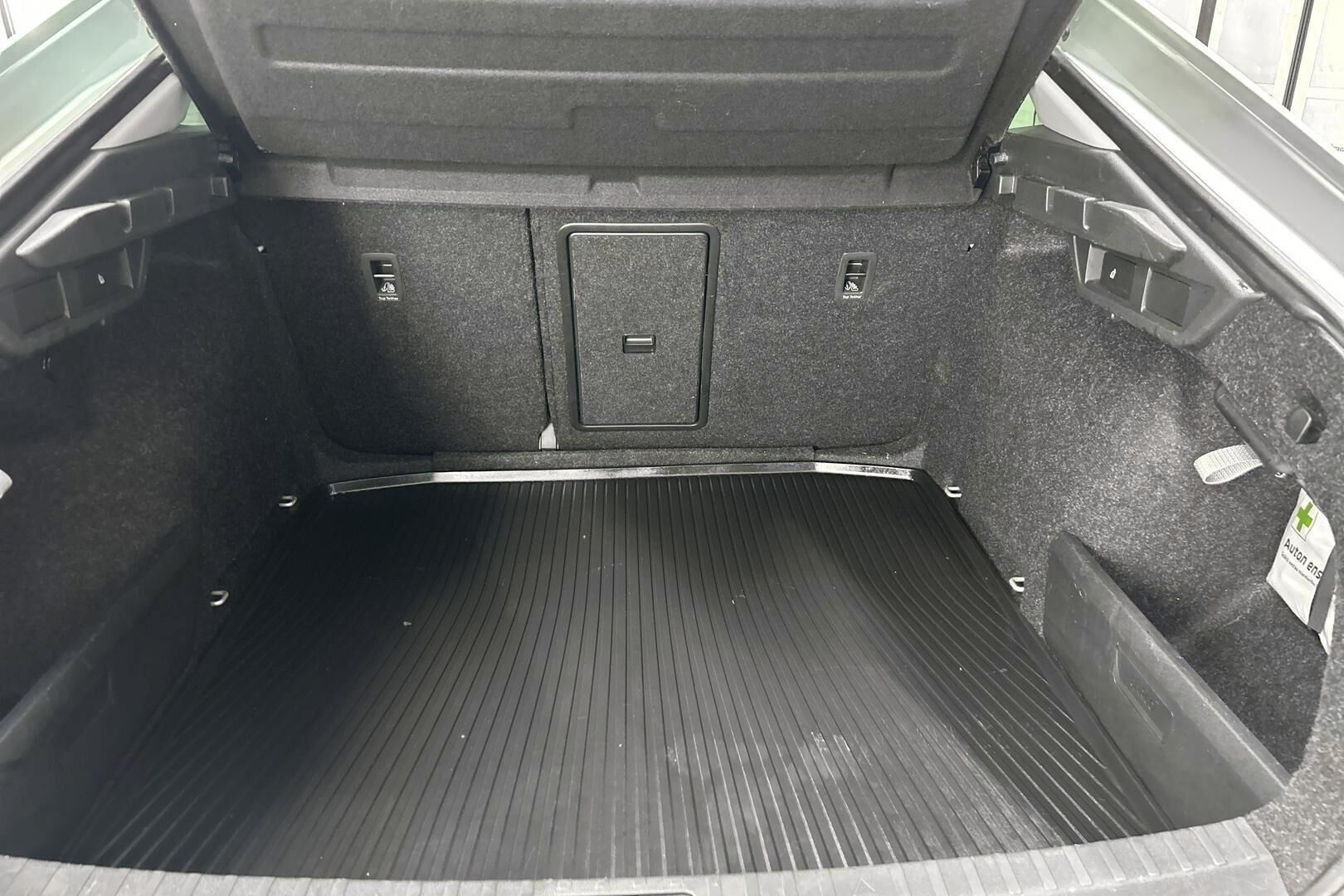 Skoda Octavia iso kuva 13
