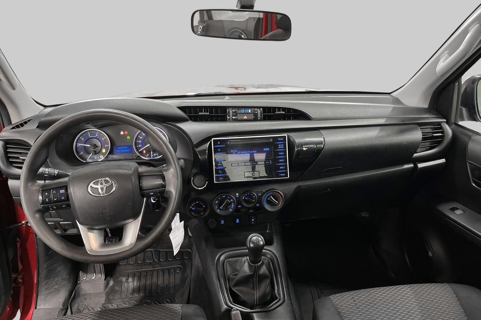 Toyota Hilux iso kuva 14
