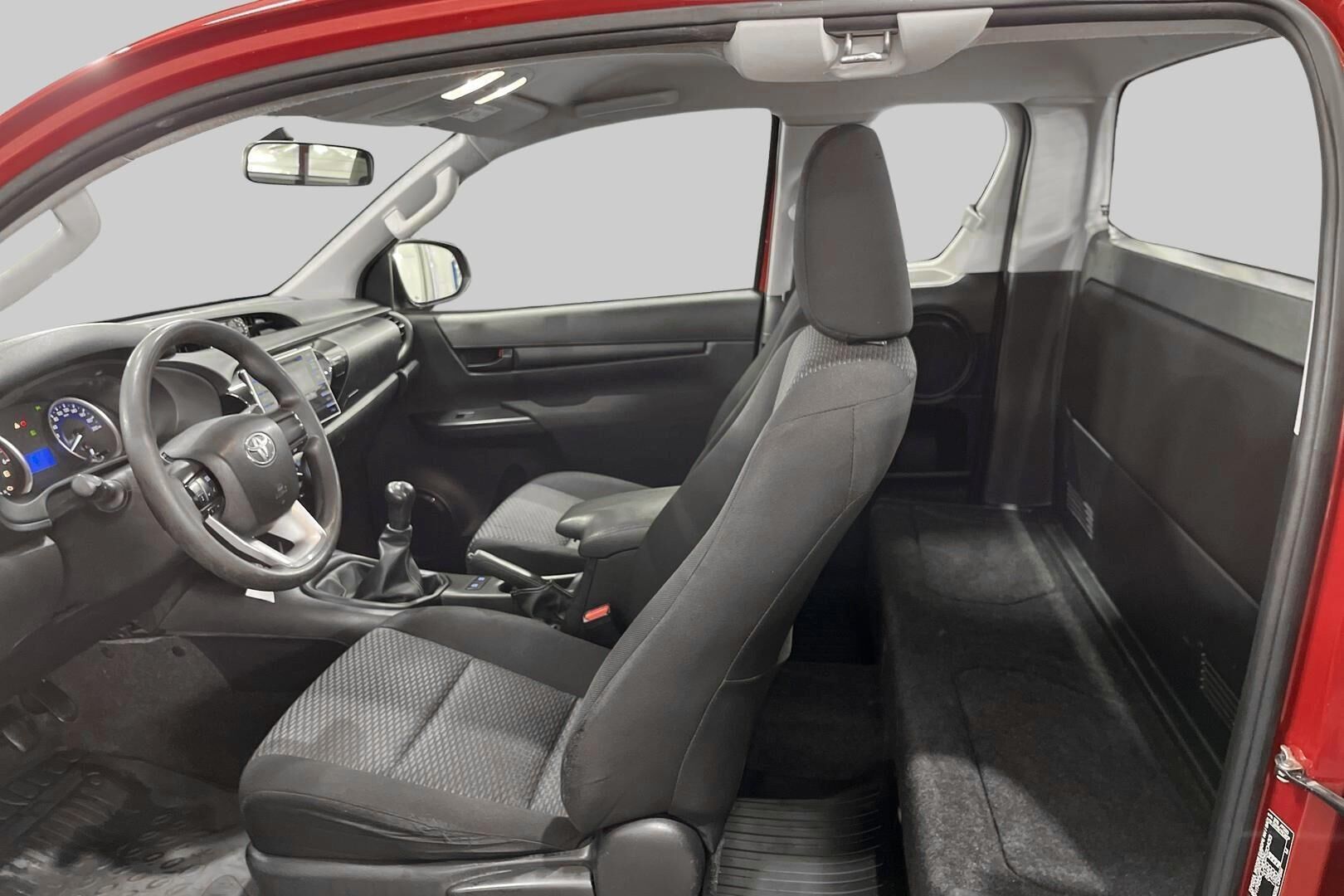 Toyota Hilux iso kuva 13