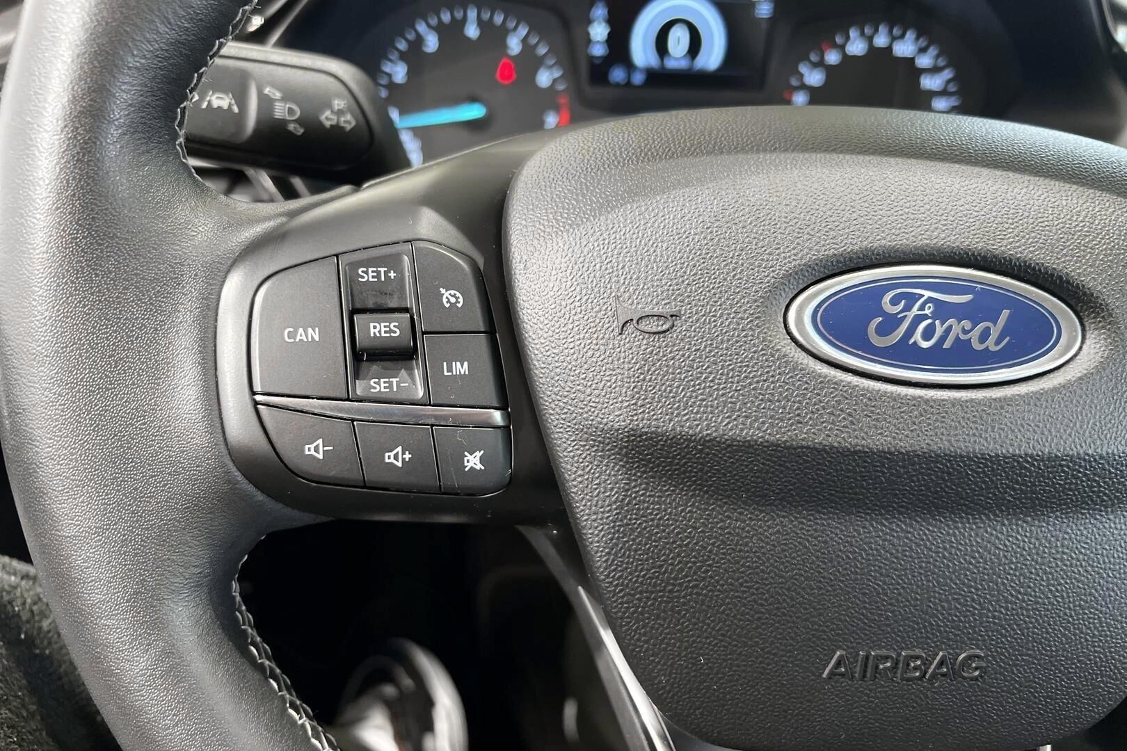 Ford Fiesta iso kuva 15