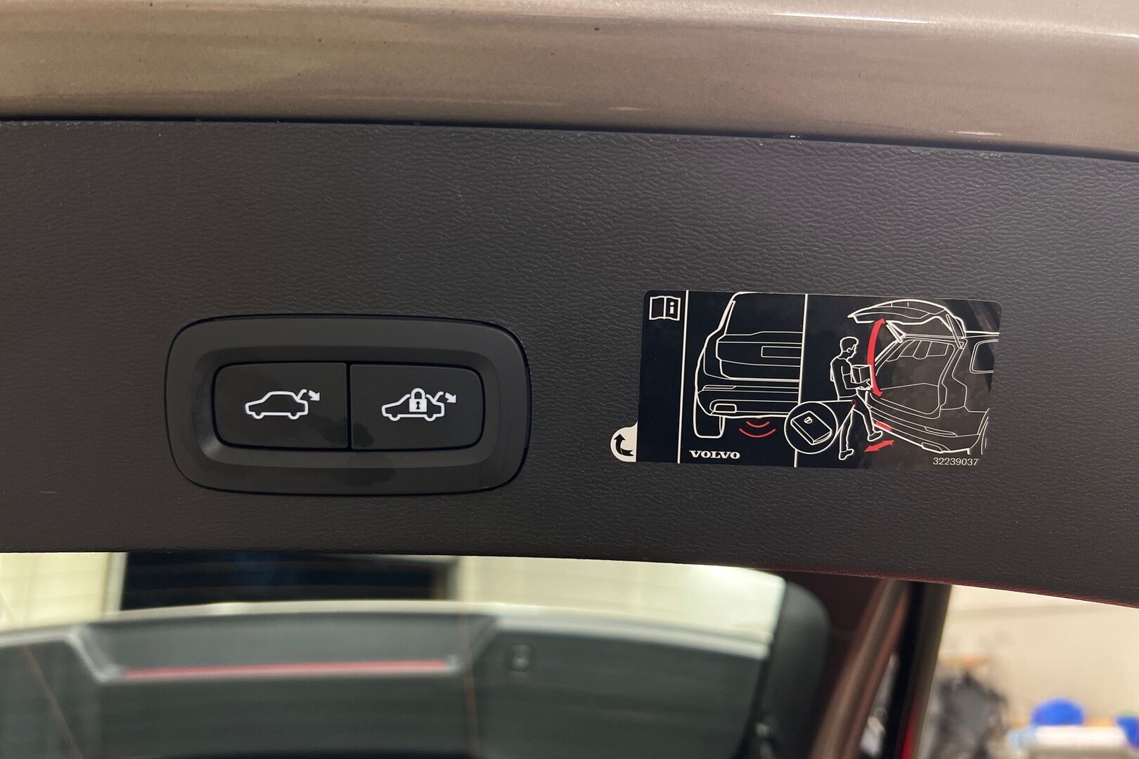Volvo XC40 iso kuva 10