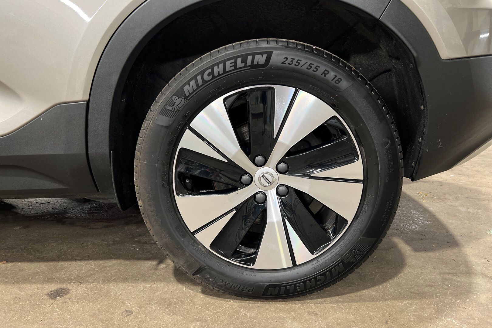 Volvo XC40 iso kuva 12