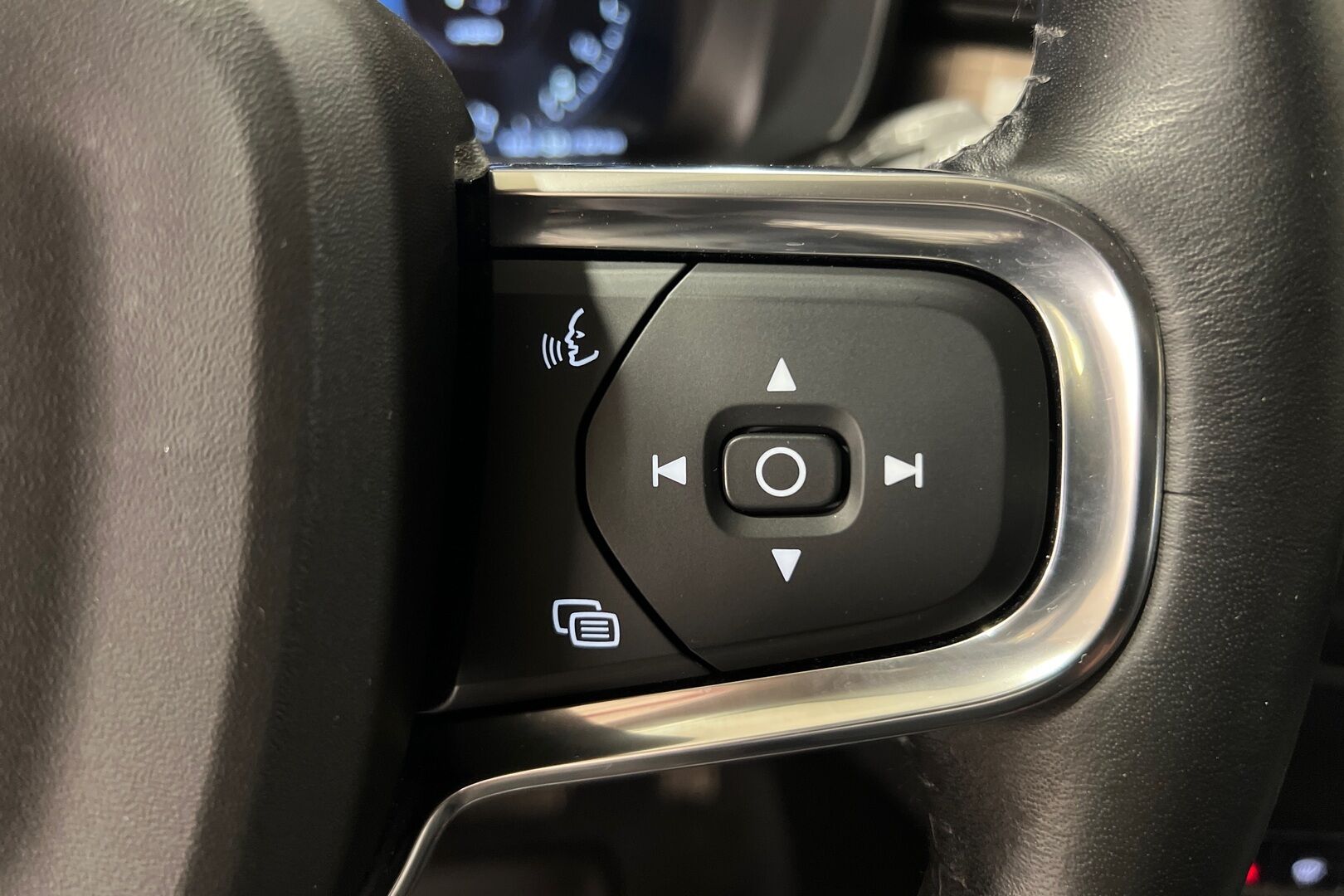 Volvo XC40 iso kuva 15