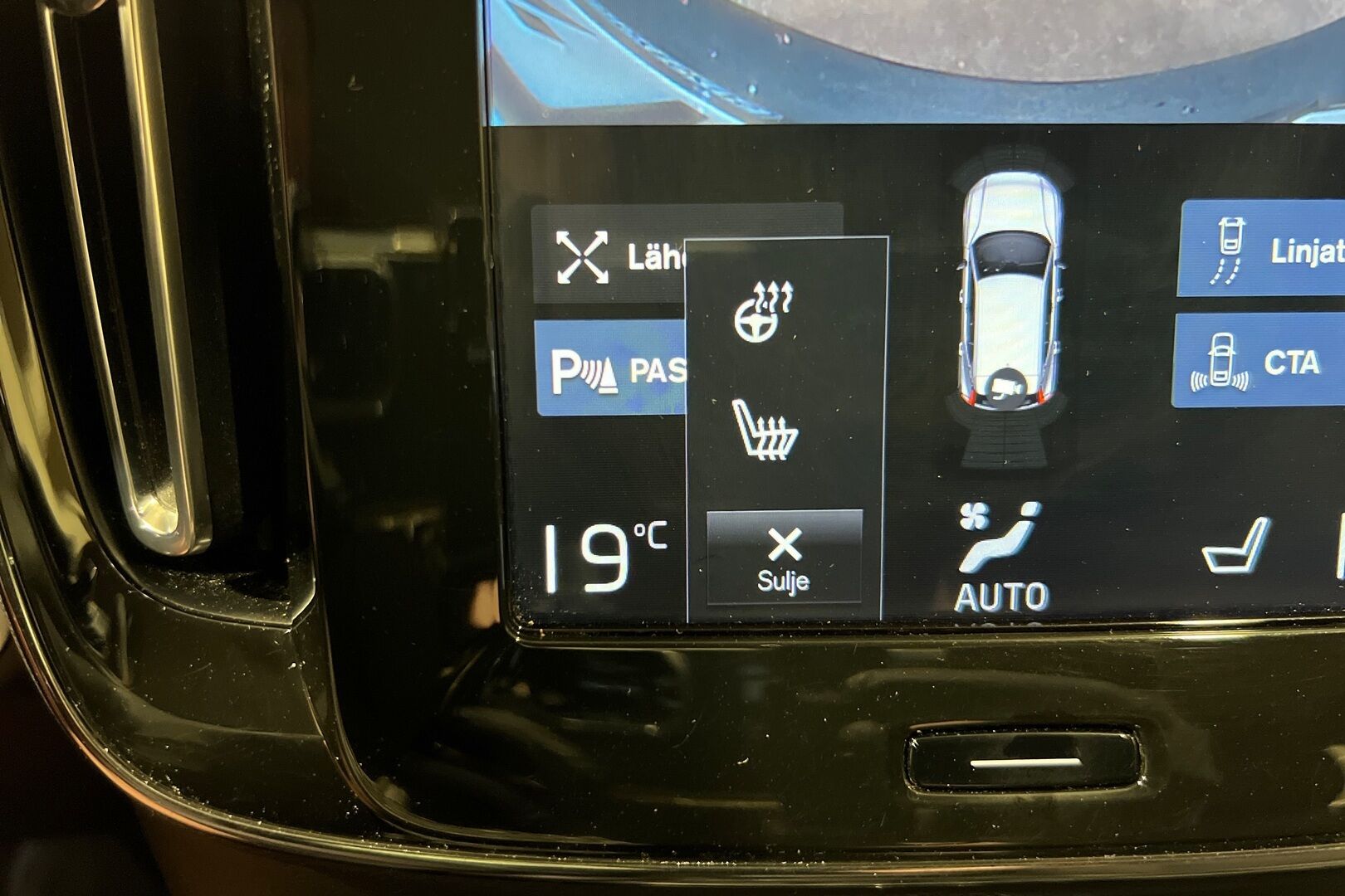 Volvo XC40 iso kuva 18