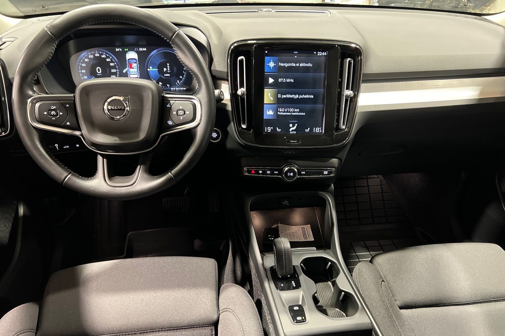 Volvo XC40 iso kuva 7