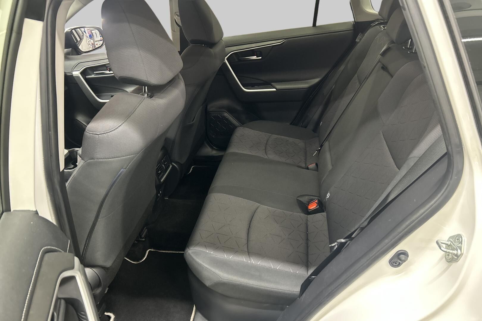 Toyota RAV4 iso kuva 5