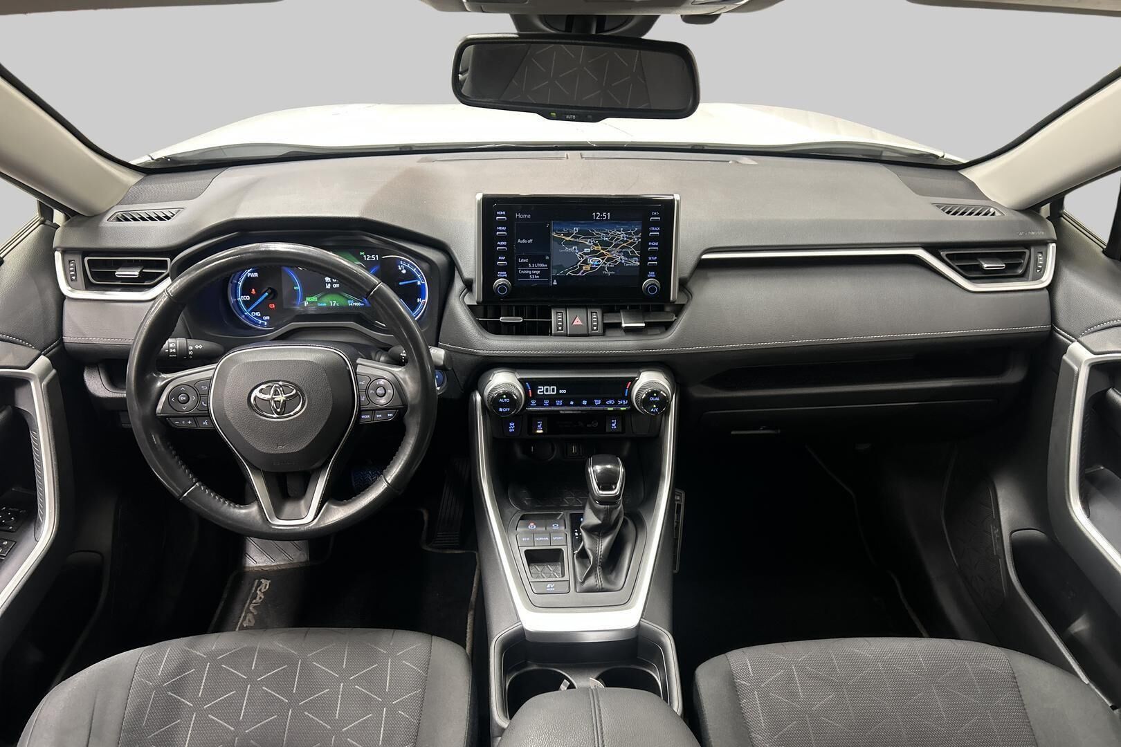 Toyota RAV4 iso kuva 6