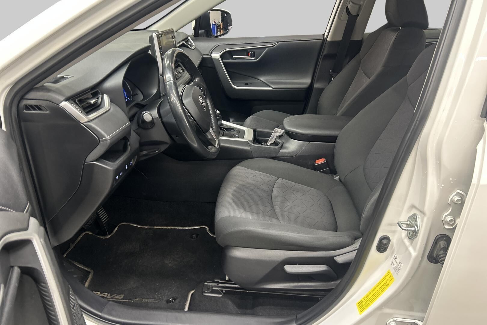 Toyota RAV4 iso kuva 19