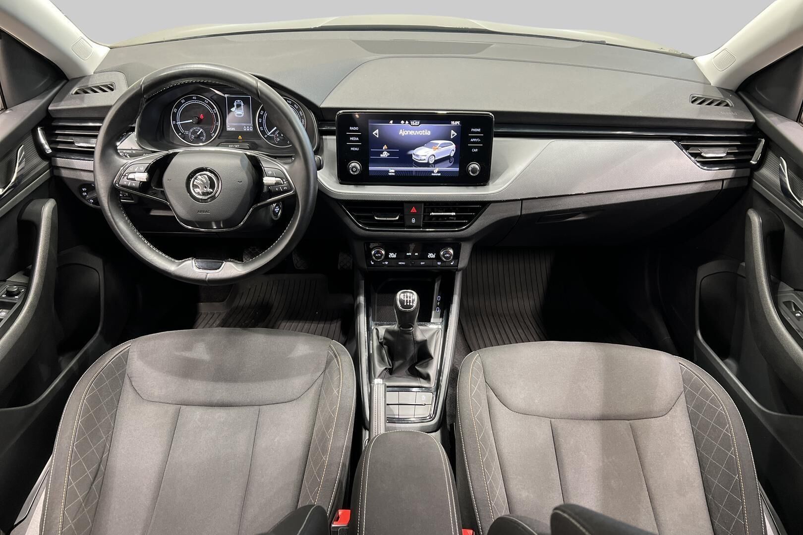 Skoda Scala iso kuva 11