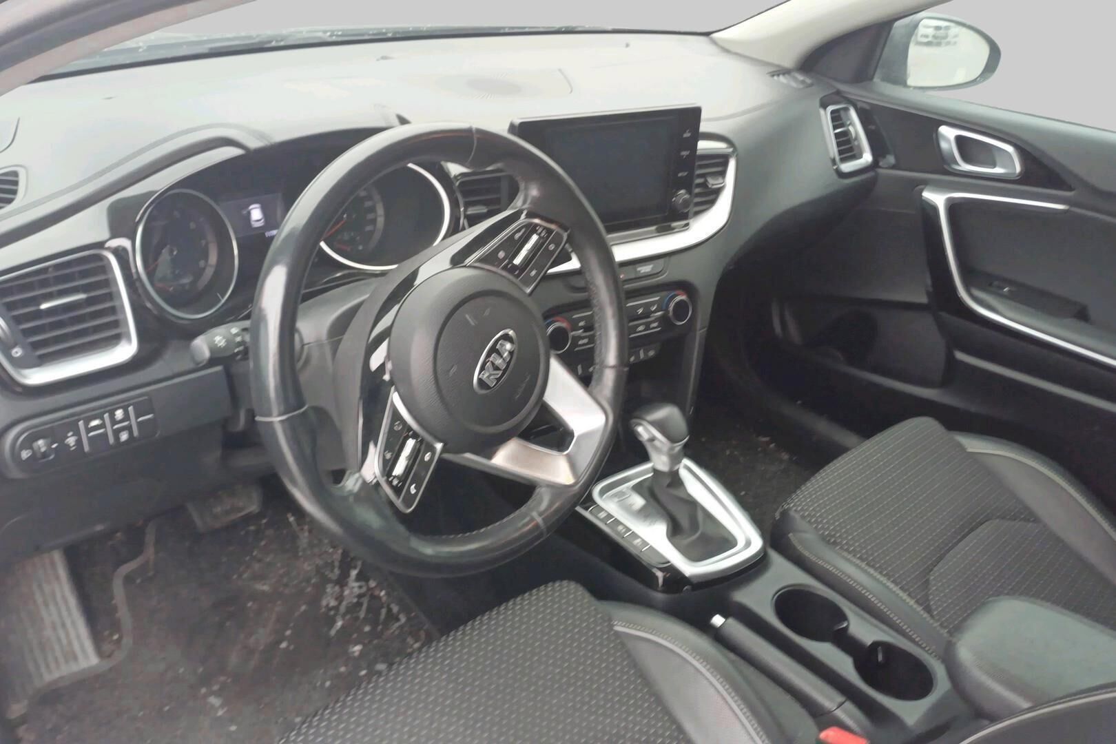 Kia Ceed iso kuva 2