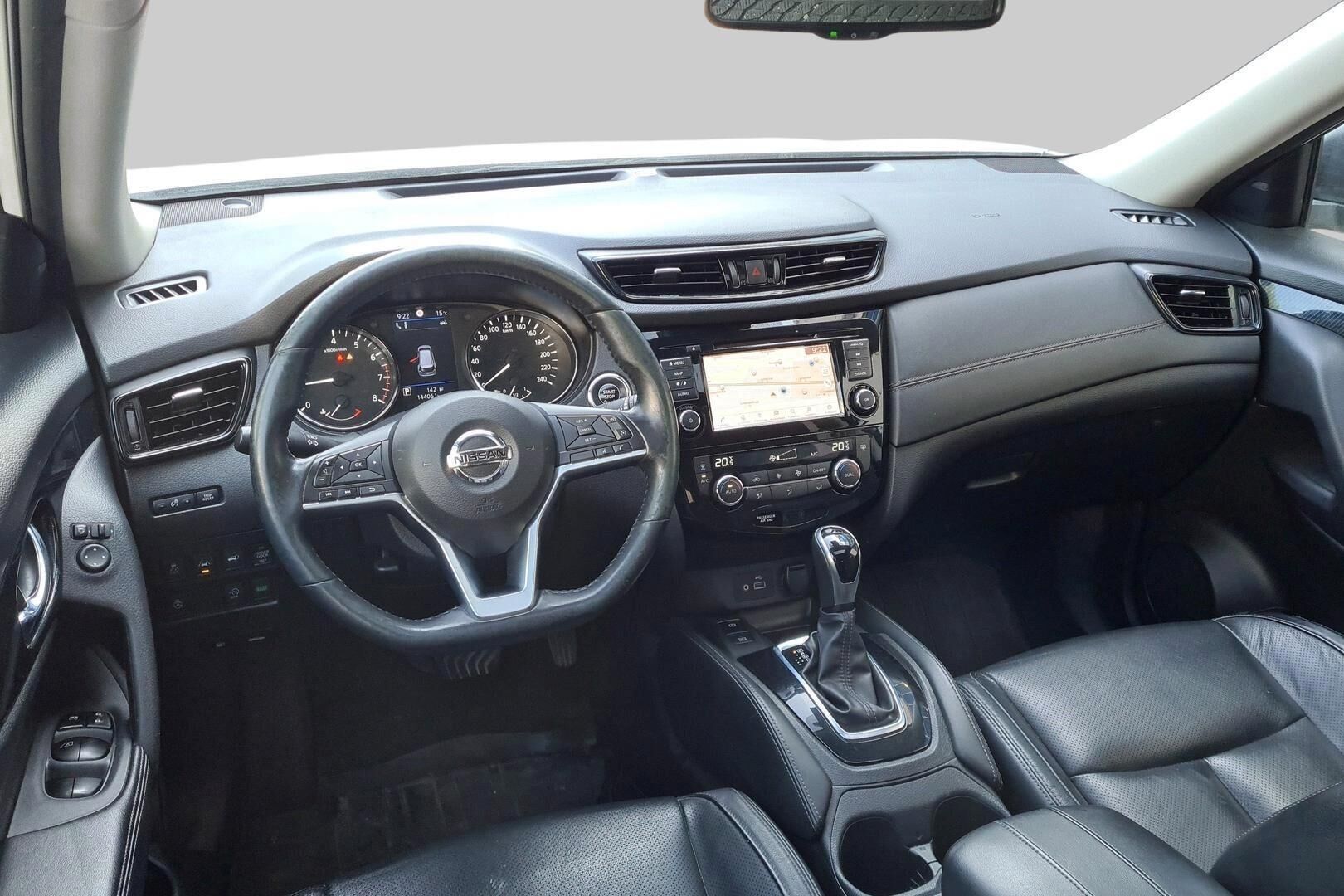 Nissan X-Trail iso kuva 1