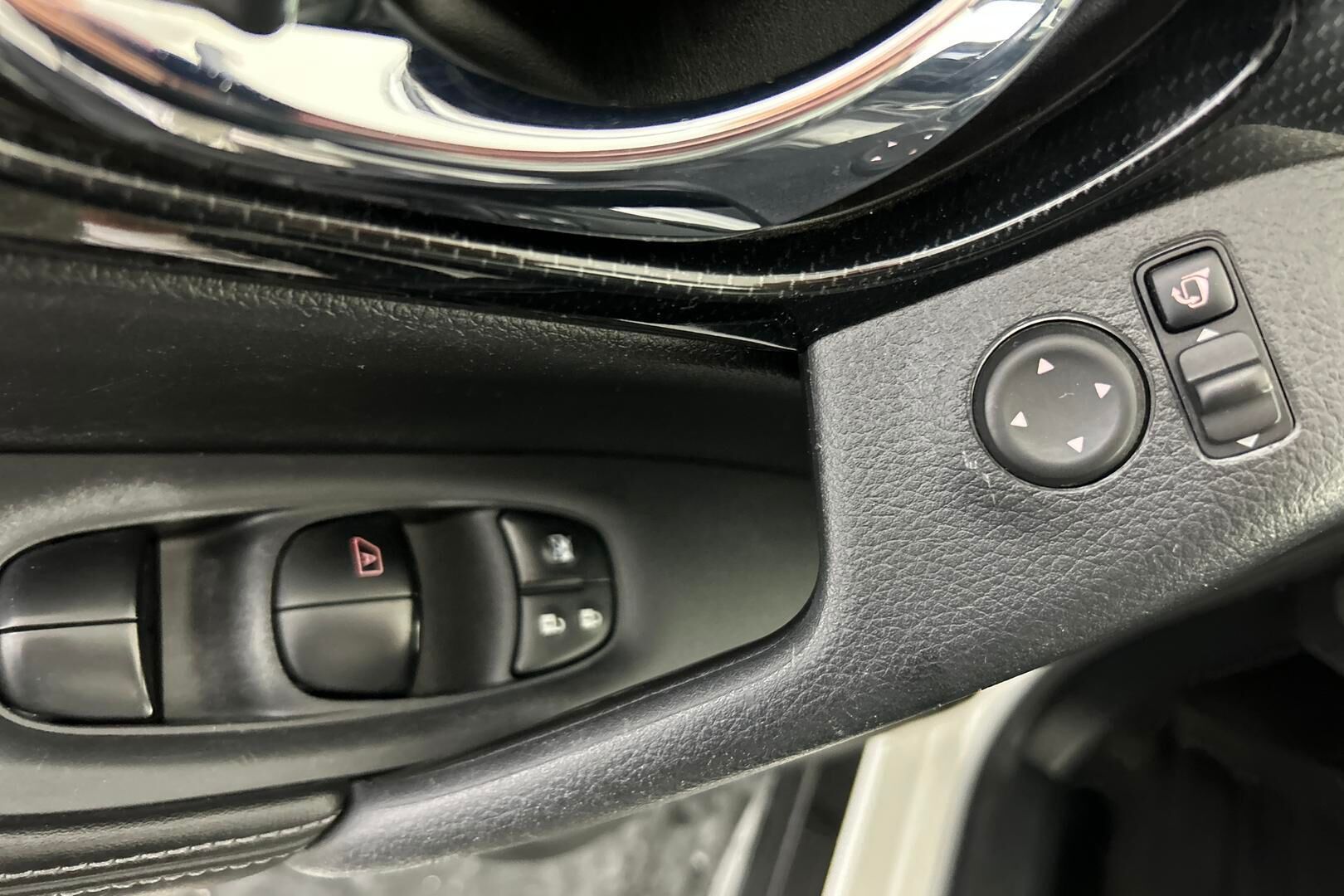 Nissan X-Trail iso kuva 16