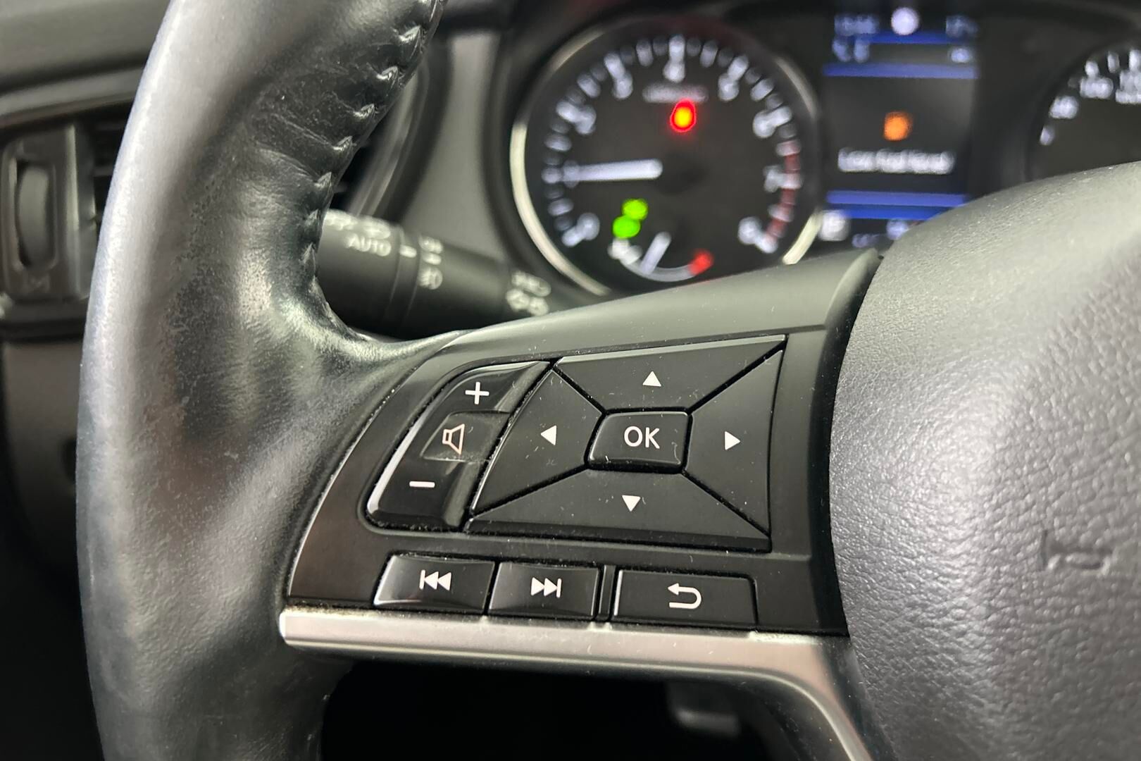 Nissan X-Trail iso kuva 18