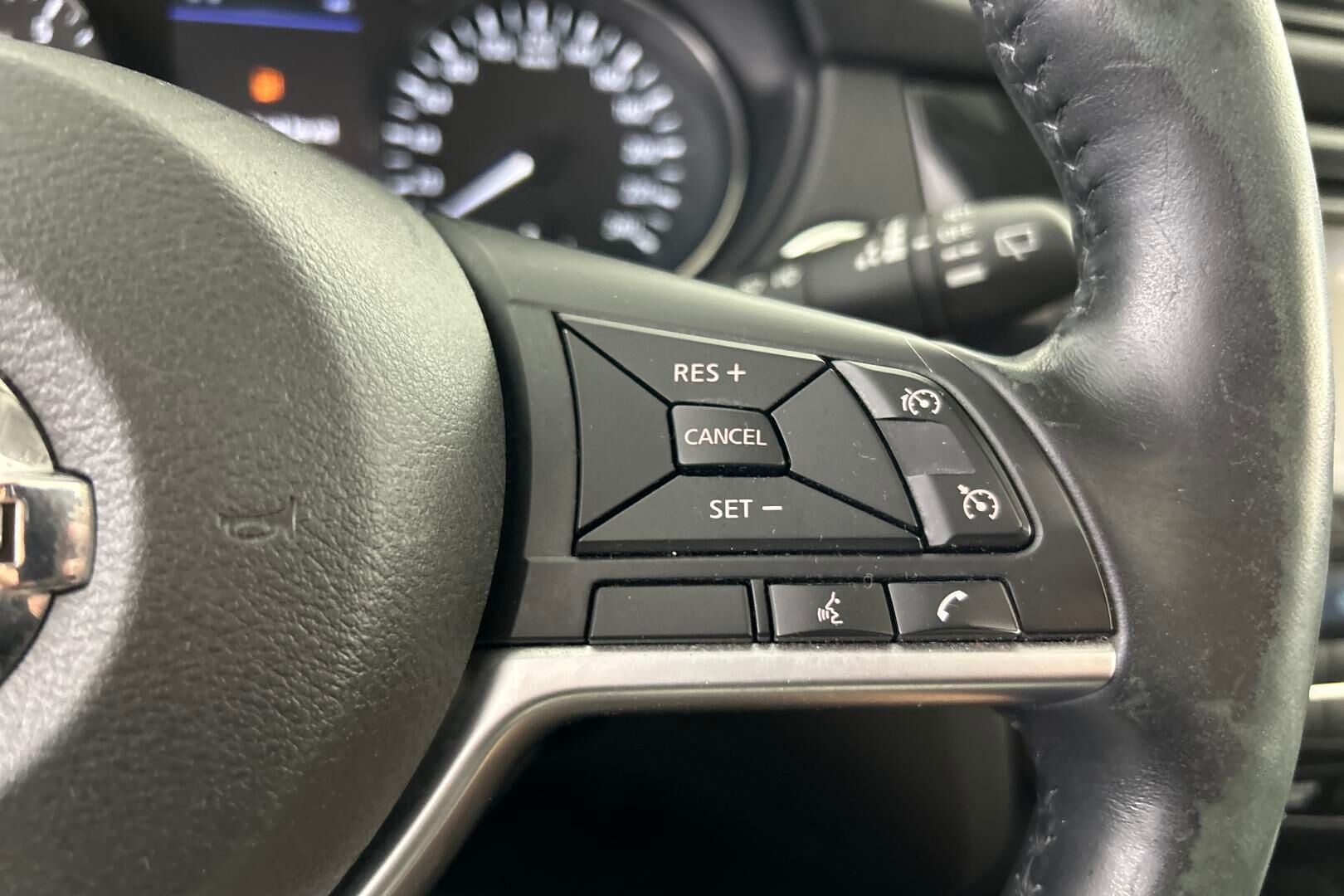 Nissan X-Trail iso kuva 19