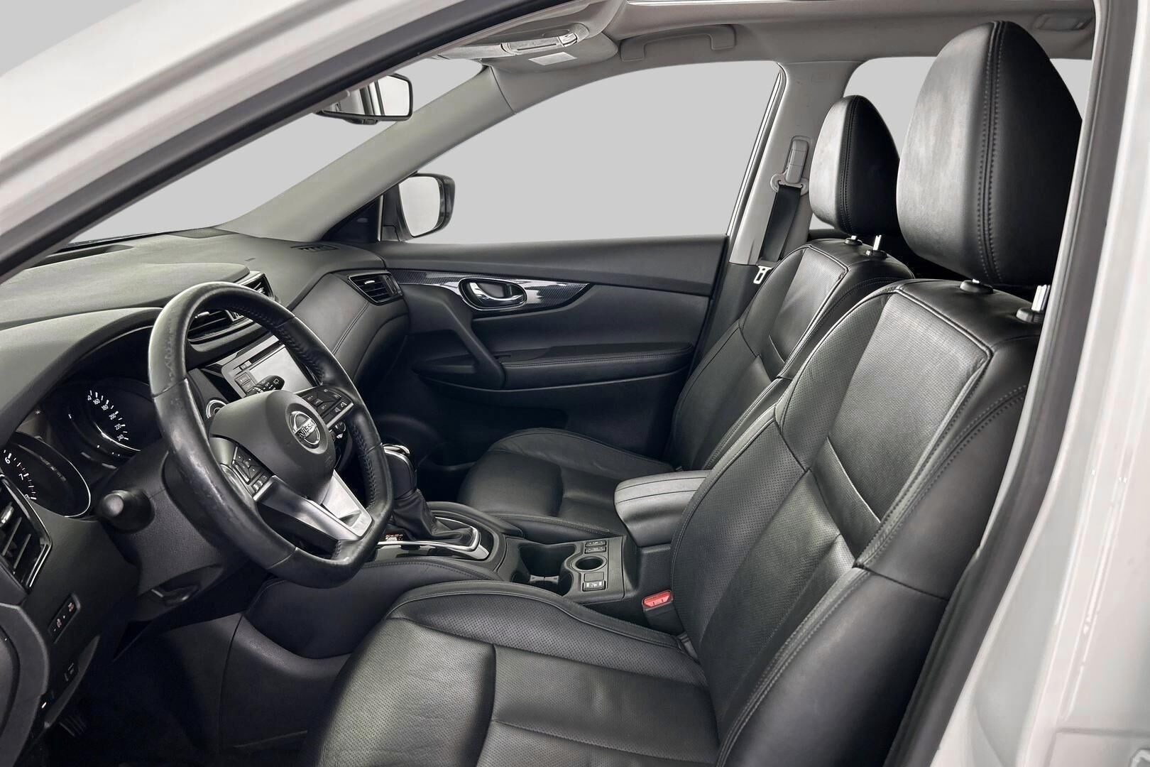 Nissan X-Trail iso kuva 8