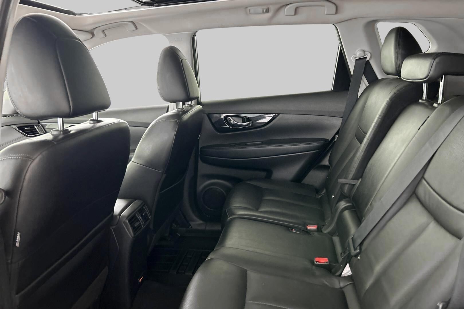 Nissan X-Trail iso kuva 9