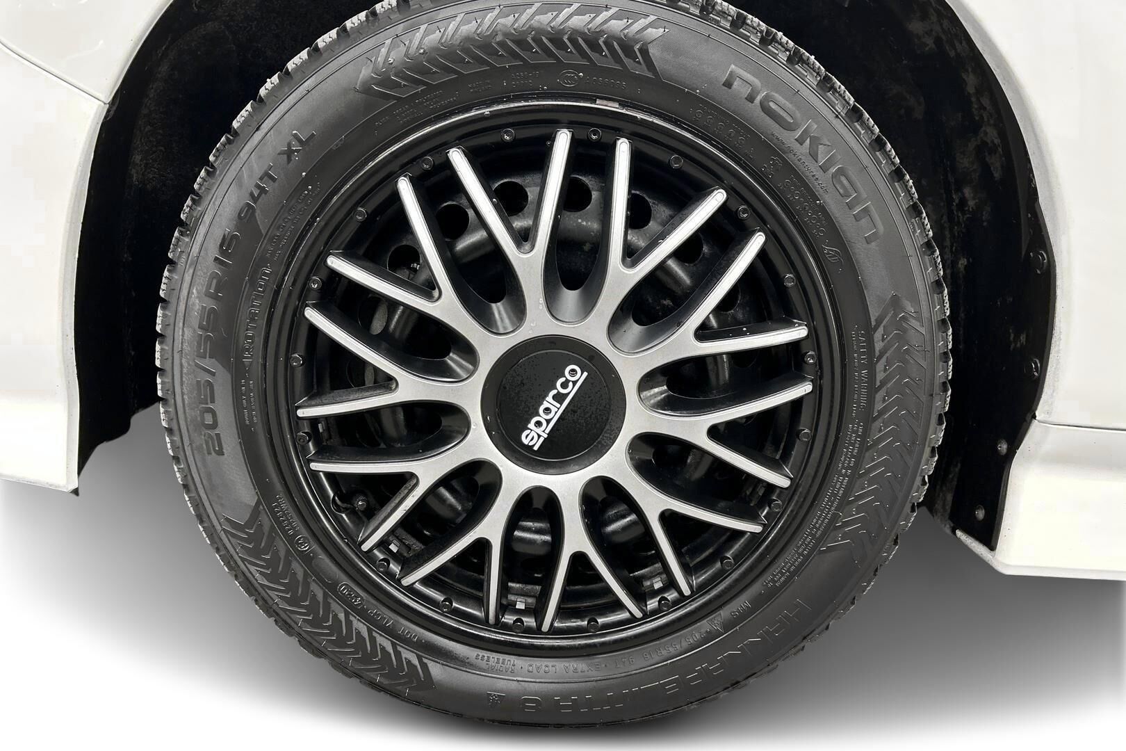 Nissan Leaf iso kuva 16