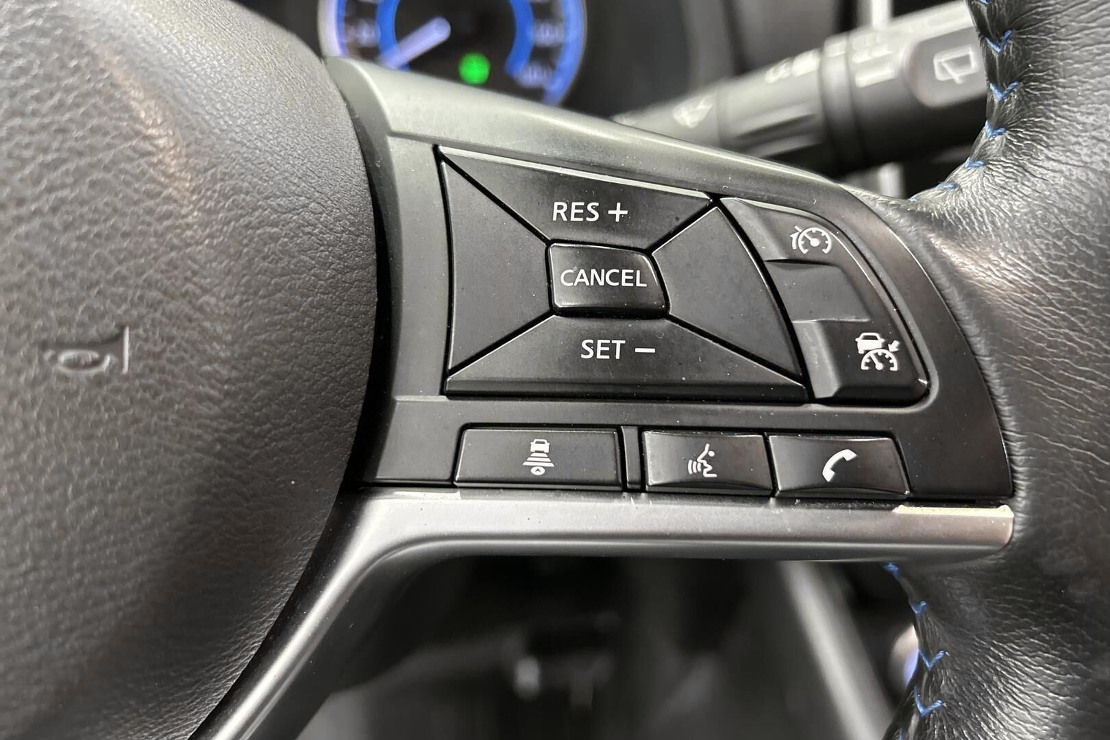 Nissan Leaf iso kuva 18